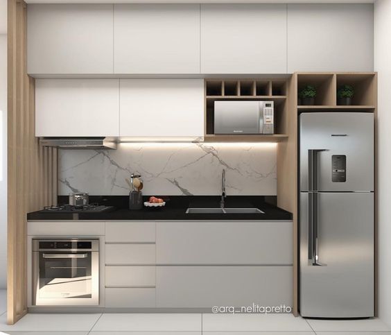 Cocina blanca con negro y electrodomésticos integrados